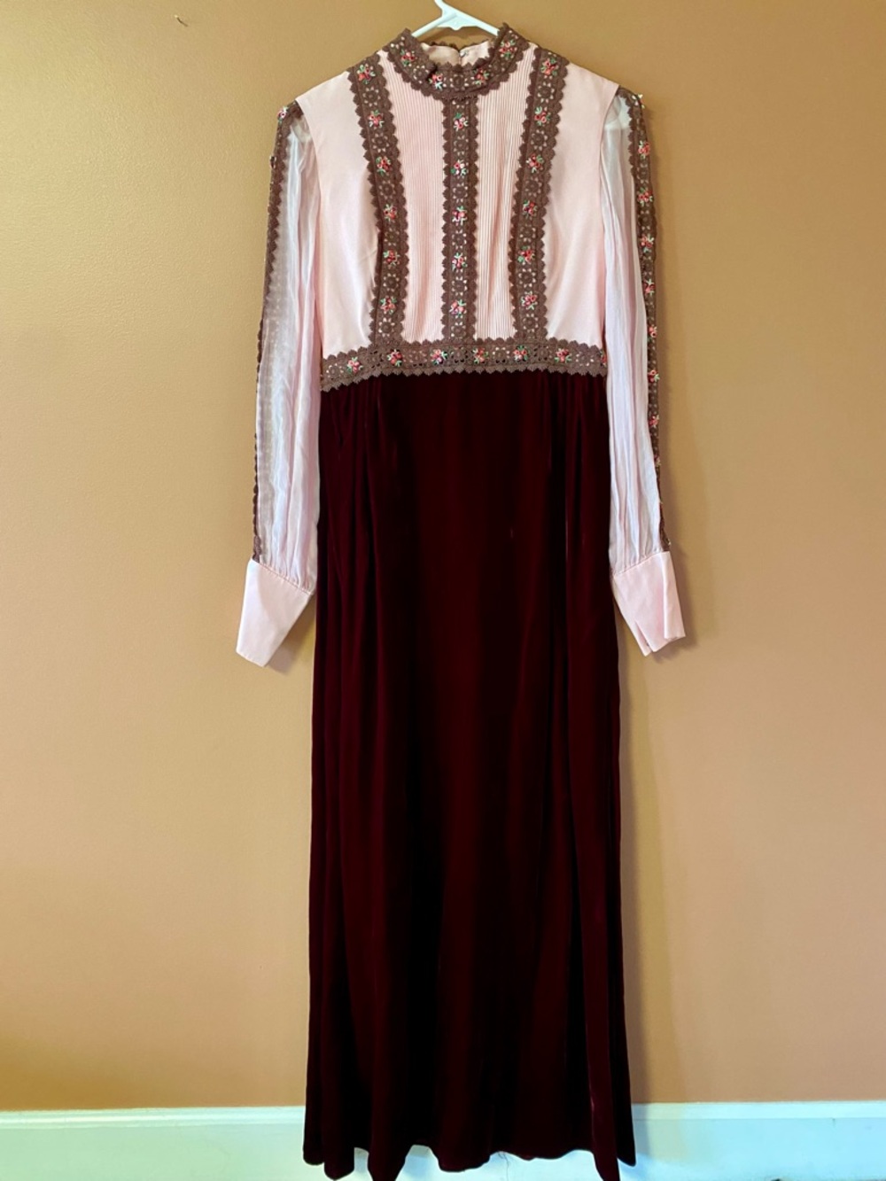 1970’s Vintage Velvet & Sheer Dress - Picture 3 of 11